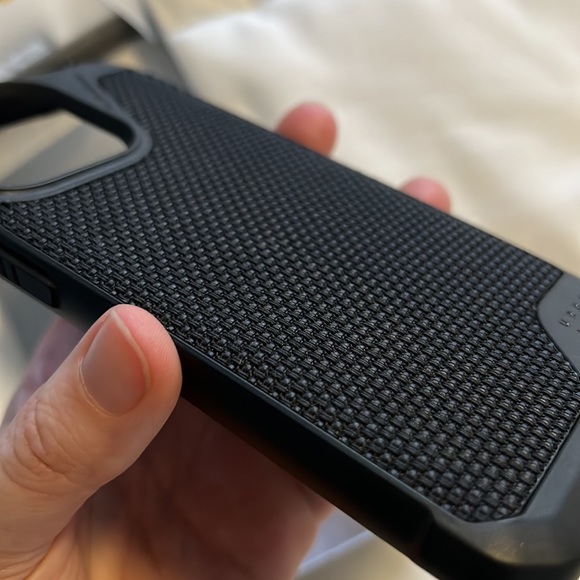 New in box UAG Kevlar phone case for iPhone Pro - Picture 6 of 6